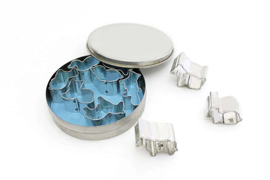 10 animals cookie cutters in tin box Calder